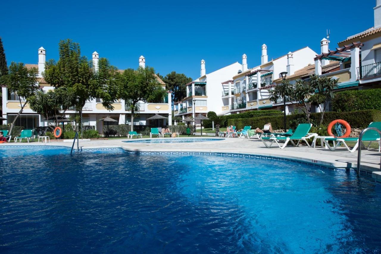 Apartamento Spacious Flat With Pool In *